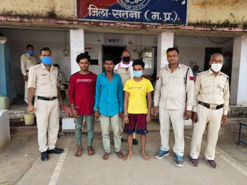 नशीली-दवाइयों-का-तस्कर-चढ़ा-पुलिस-के-हत्थे-–-जप्त-की-गई-210-शीशी-कफ-सिरप 